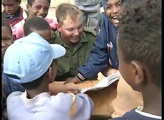 ሓደ ካብ ሰራዊት `ዓቃብ ሰላም` ኰይኖም ኣብ ኤርትራ ካብ ዝኣተዉ Kel hancock ዝተባህለ ካናዳዊ ካብ ዝዘርገሖ ቪድዮ ንከታተል