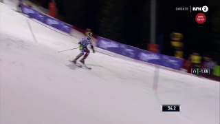 Le skieur Marcel Hirscher se fait presque écraser par un drone