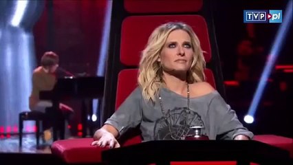 هذا الشاب يغني ويعزف فيبهر كل من سمعه ذا فويس بولندا