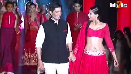 Sonam Kapoor Looking Beautiful In Red - Awesome Ramp Walk