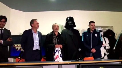 Böyle imza töreni görülmedi!