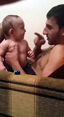 Отец ругает сына