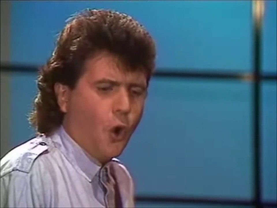 Toi qui as brisé la glace Sais que rien ne remplace la vérité Et qu’il n’y a que deux races Ou les faux ou les vrais