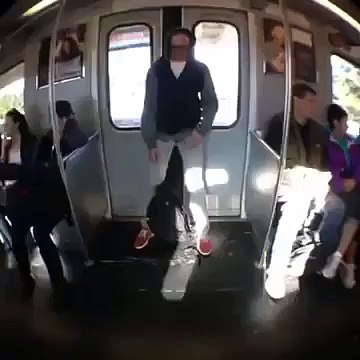 Постарайтесь не смеяться если сможете.. Я НЕ СМОГЛА)))