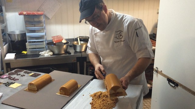 Vincent Leboyer s'attelle aux finitions de ses bûches