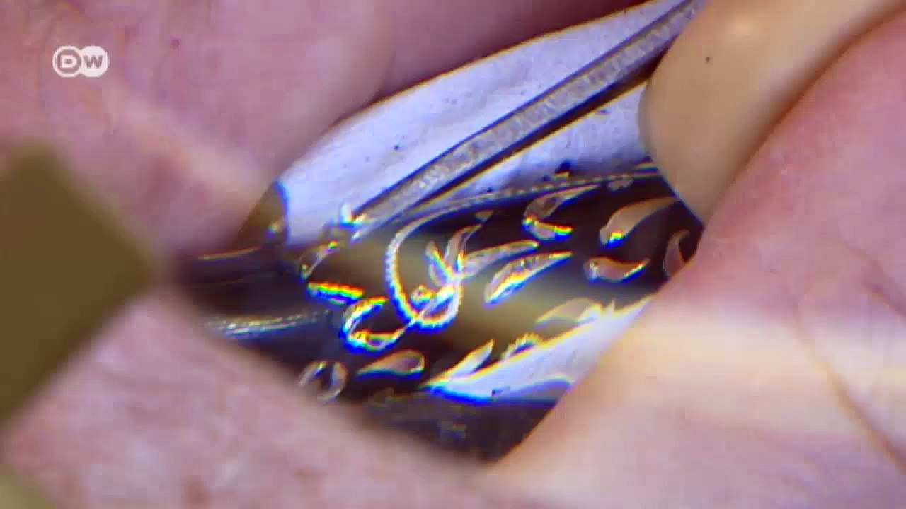 Stilvoll unterschreiben - süddeutsche Manufaktur produziert Edelfedern | Made in Germany