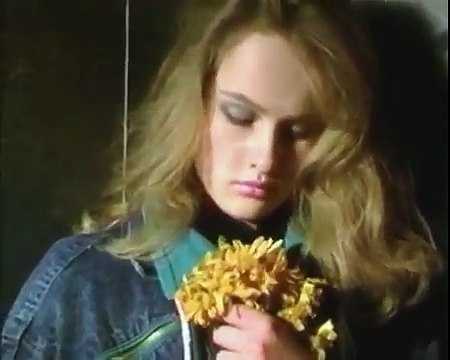 Сказочная зима любовь. Белый снег шатунов. Шатунов 1992 год. Сказочная зима любовь. Девушка из клипа тающий снег.