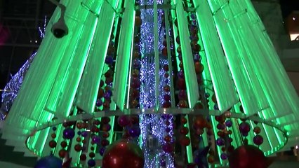 Eaton Centre - Video of the various holiday light sets, elevators, inactive fountain and HID lighting above!
