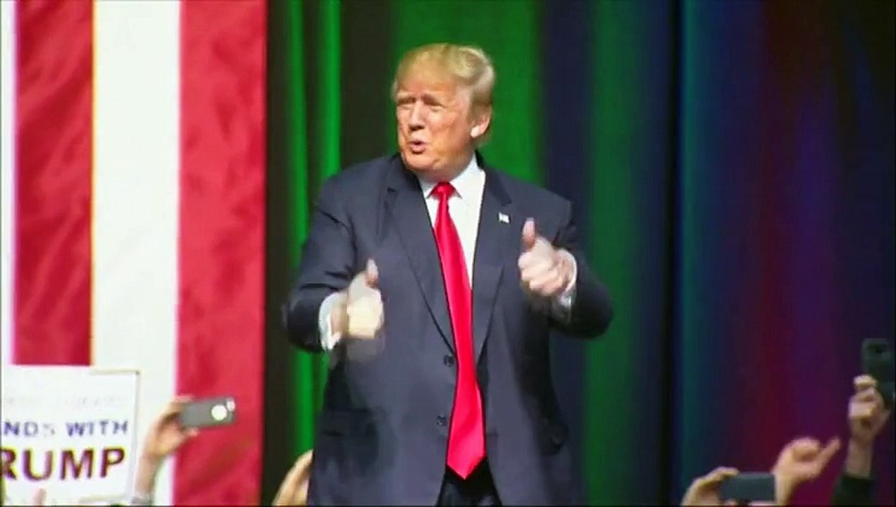 Entre allusions sexuelles et dégoût, Donald Trump s'attaque à Hillary Clinton