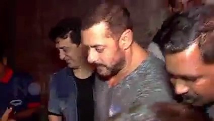 Salman Khan Takes An Auto Rickshaw Ride Home