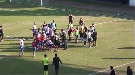 Sent-off football player kicks opponent in the face on purpose