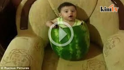 Gelagat bayi dalam tembikai cuit netizen