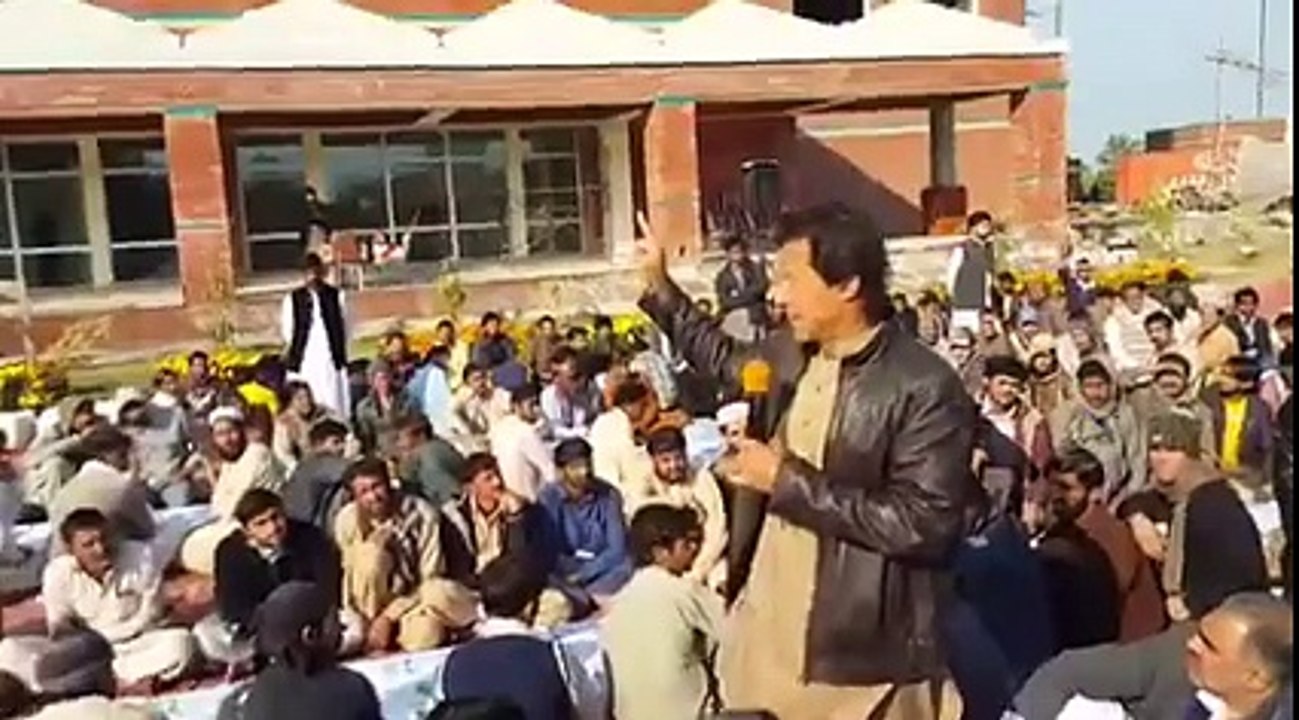 Imran Khan Today Giving Respect To The Labourers Who Have Made SKMCH Peshawar