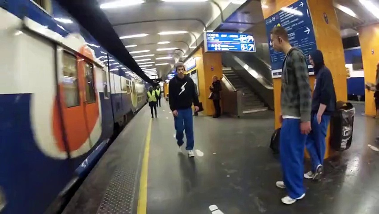 Régis fait un salto sur le quai d'un RER