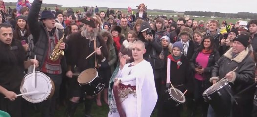 La cérémonie du solstice d'hiver à Stonehenge, en 42 secondes