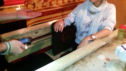 СУПЕР ЭМОЦИОНАЛЬНЫЙ ФОКУС С ТАРАКАНОМ ПО ИМЕНИ БОРИС..