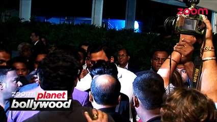 Shah Rukh Khan takes Amitabh Bachchan's blessings - Bollywood News