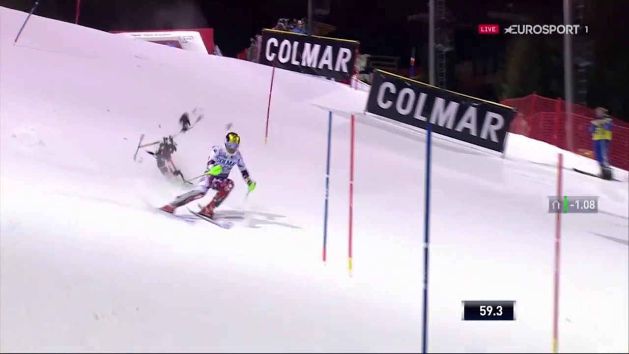 Un drone manque de tomber sur un skieur