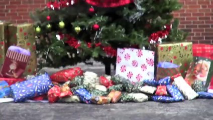 Un SDF dort sur un banc, quand il se réveille, il n'en croit pas ce qu'il voit à ses pieds