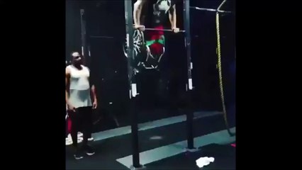 Là, RESPECT! Cet handicapé fait une démo de ce qu'il sait faire! Fort