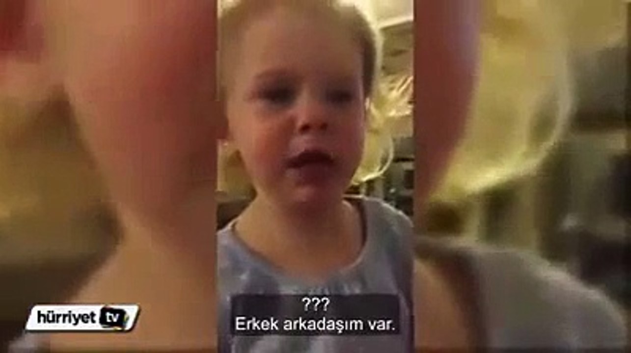 Sevgilisi olduğuna babasını inandırmaya çalışan ufak kız