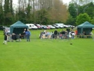 Malahide lancé de pierres !