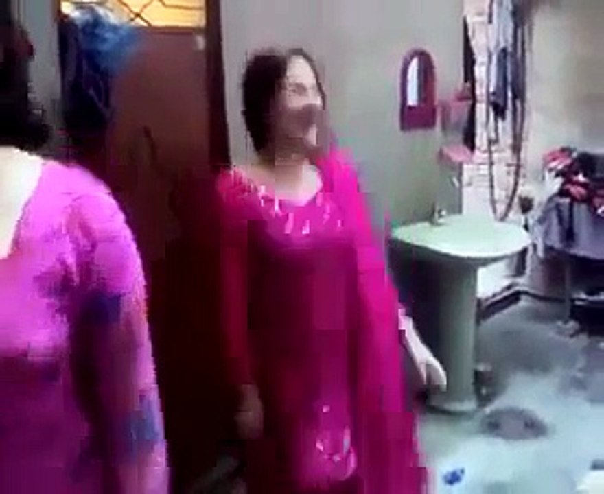 Aunties Dance on