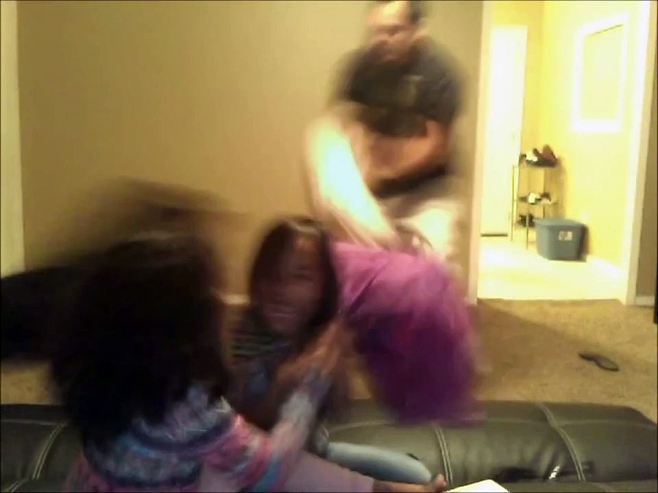 Rottweiler defends-protects little girls from violent dad...