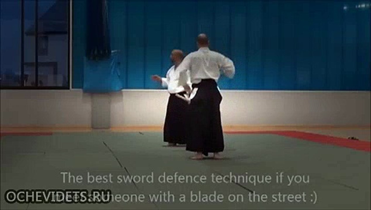 Лучший прием, когда у противника меч есть а у вас нет