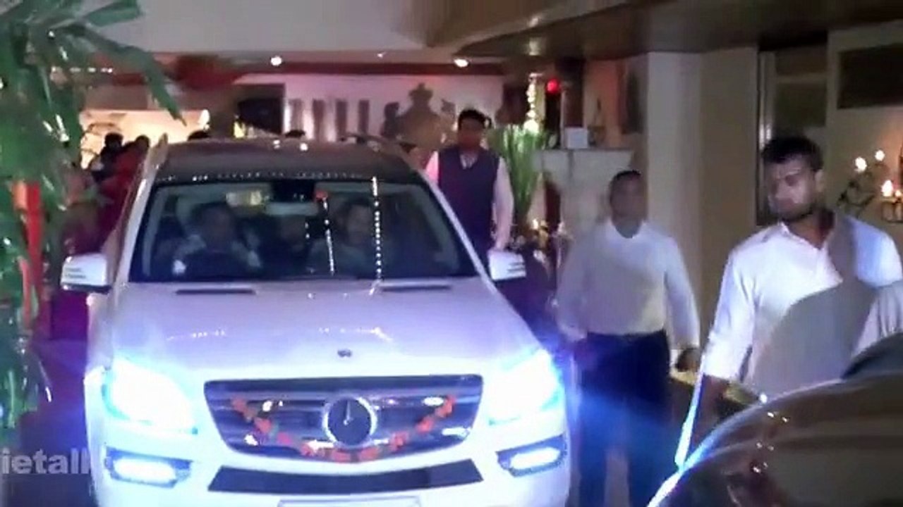 See How Bollywood Rich n Famous Bollywood Stars Arrive at Parties