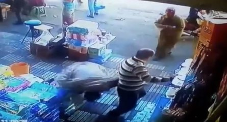 Une marocaine se fait toucher les fesses assomme son agresseur