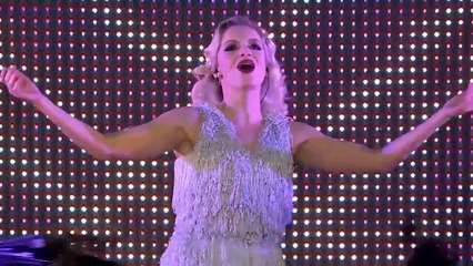 Iglesia Hillsong hizo un culto con mujeres haciendo bailes eróticos de Navidad