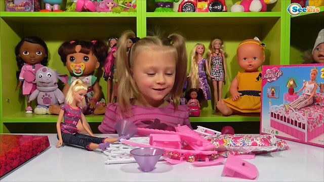 ✔ Барби. Ярослава распаковывает новый набор – спальня для куклы - Barbie - Unboxing new set of toys