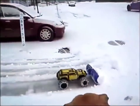 Лучший способ очистить снег со двора