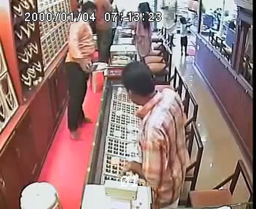 jewellery shop Robbery attempt  FAIL !!!