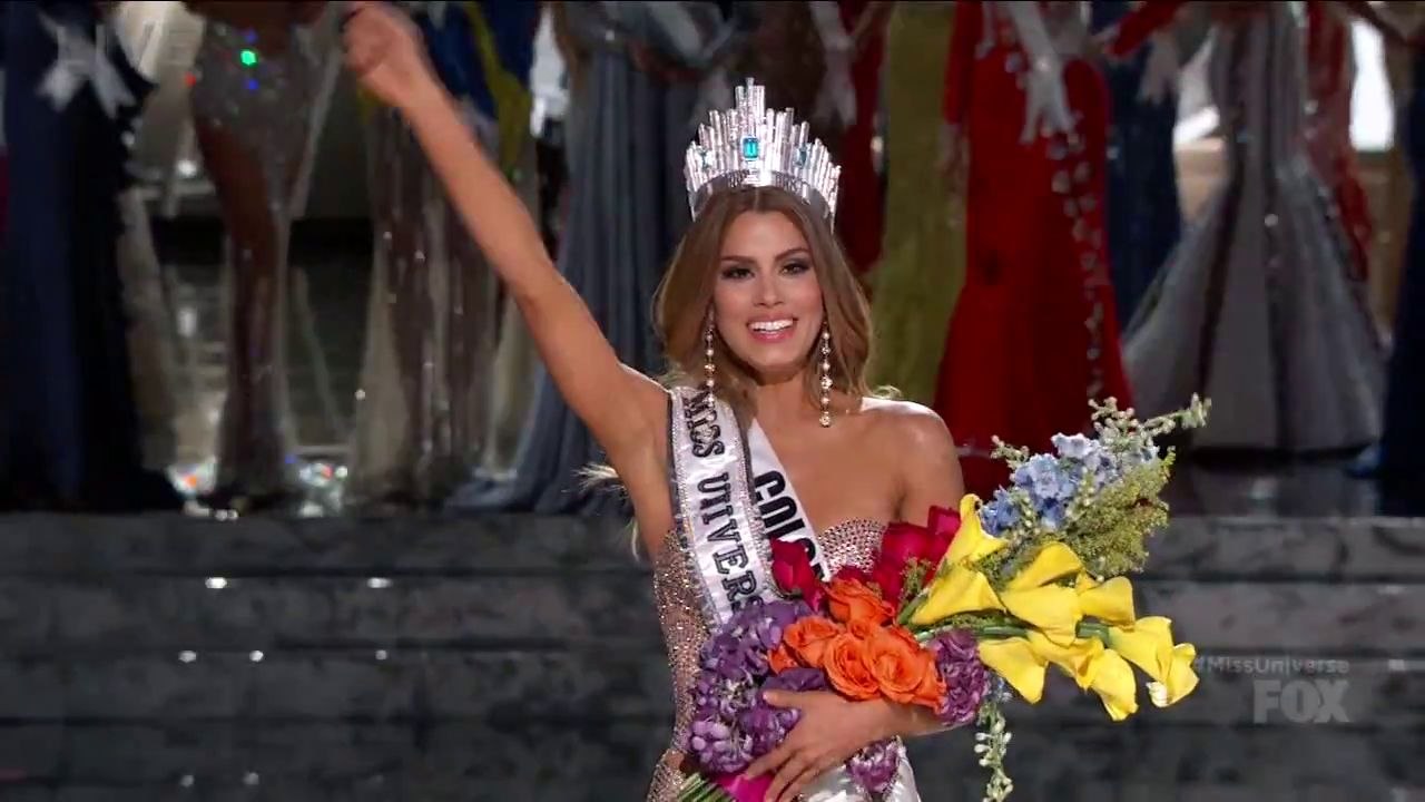 Steve Harvey se trompe en annonçant la gagnante de Miss Univers