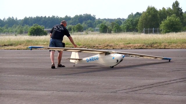 SF 24B SCHEIBE MOTOR SPATZ GIANT RC OLDTIMER MOTOR GLIDER FLIGHT / RC Meeting Berlin Gatow