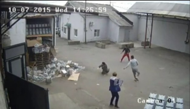 Как грузчики водку разгружали)) Смеялся до утра)))