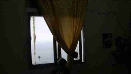 Refugiados sirios pasan el invierno en un edificio a medio construir en Líbano