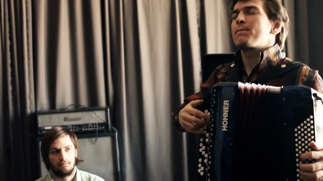 vMetro - клип на песню «Je suis en vie» (2011)