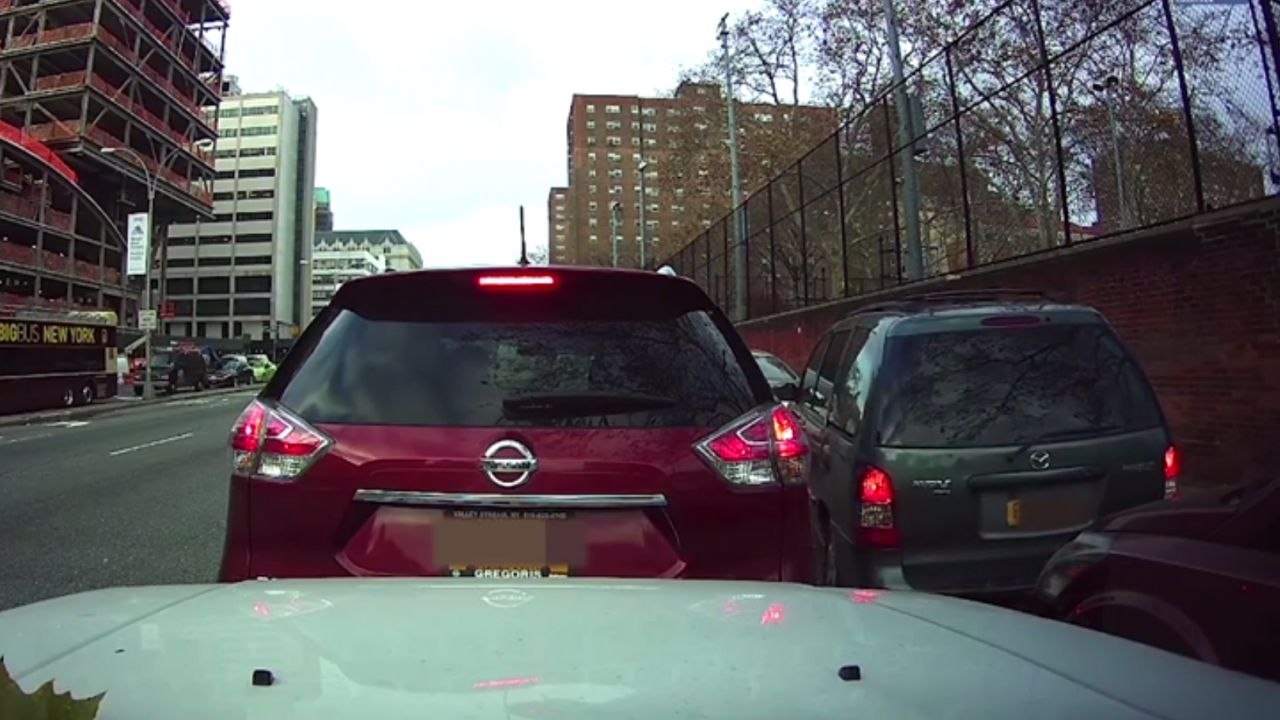 Un automobiliste se fait voler sa place de stationnement