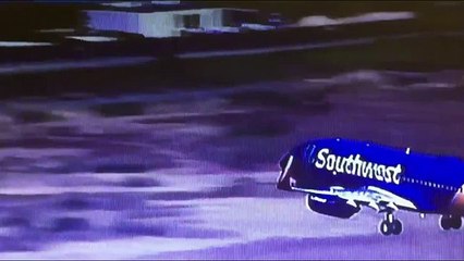 Southwest Flight 2547 with Mechanical Issues Did Flyby of Oakland Airport at 2,000 Feet