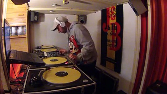 Mix live sur 4 platines Vinyles + (SL4) Serato scratch live !!!