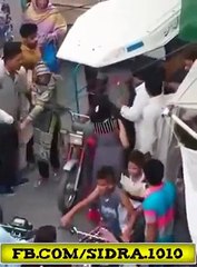 Larki ne Qingchi Rakhsay walay ki Pitayi kardi!