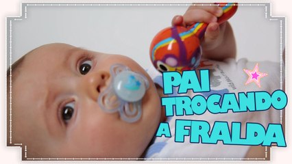 PAI TROCANDO FRALDA DO BEBÊ