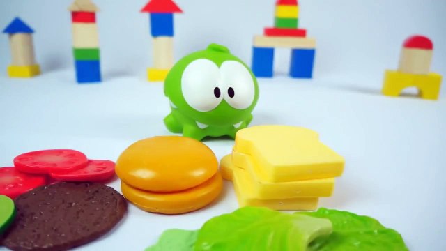 Eğlenceli çocuk filmi - Om-Nom yine aç - Hamburger ve sandviç yapıyoruz
