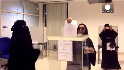 Suudi Arabistanda bir ilk; kadınlar sandık başında