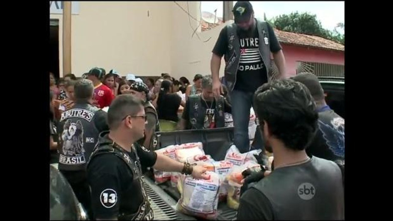 Papais Noéis ´motoqueiros´ presenteiam famílias carentes no Pará