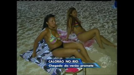 RJ: Cariocas aproveitam calor e vão para a praia à noite