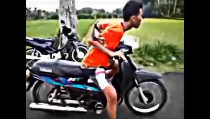 Video Pengendara Motor Lucu Ngakak  Freestyle Gagal
